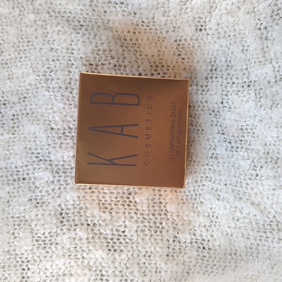 KAB Cosmetics ILLUMINATING DUST in GOLDEN HOUR, 5g/0.176oz - Picture 8 of 14